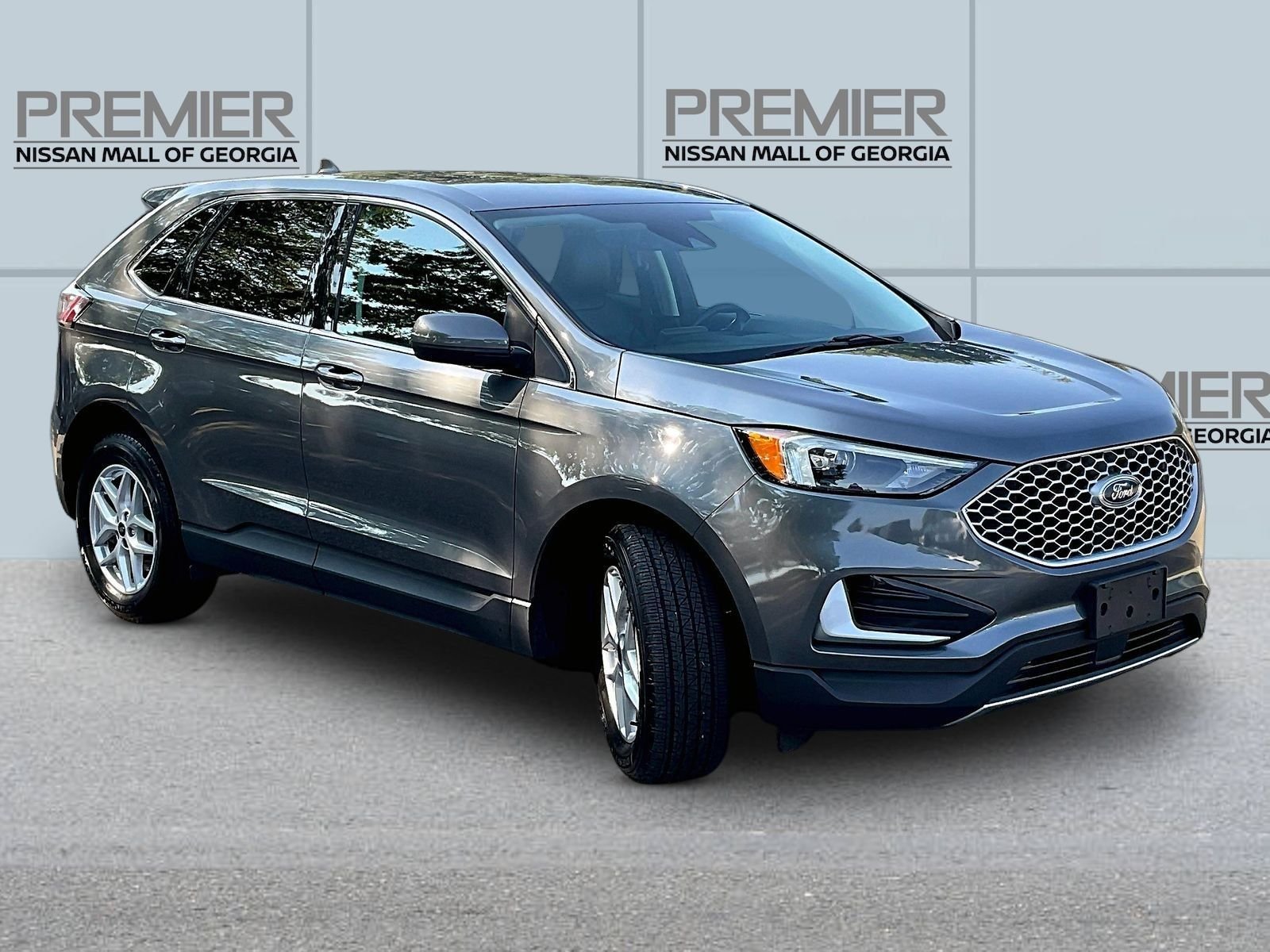Used 2024 Gray Ford SEL image 3
