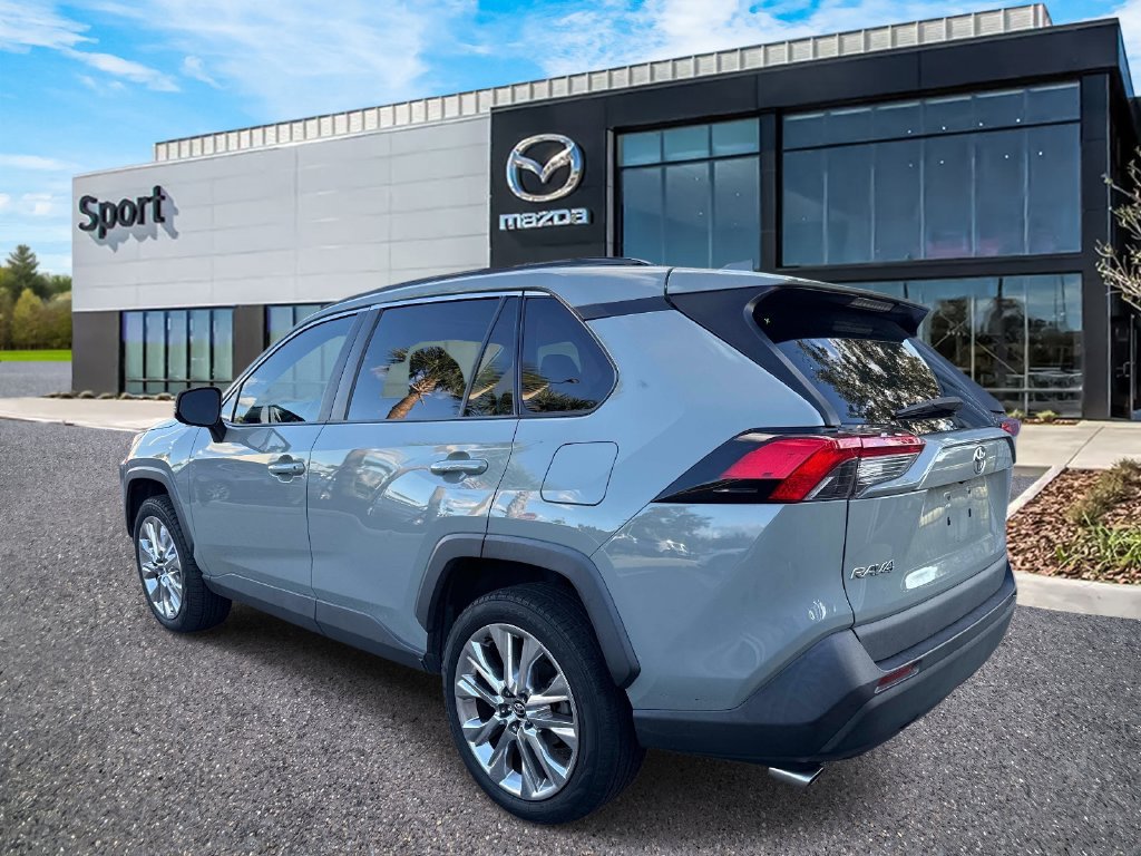 Used 2021  Toyota XLE image 6