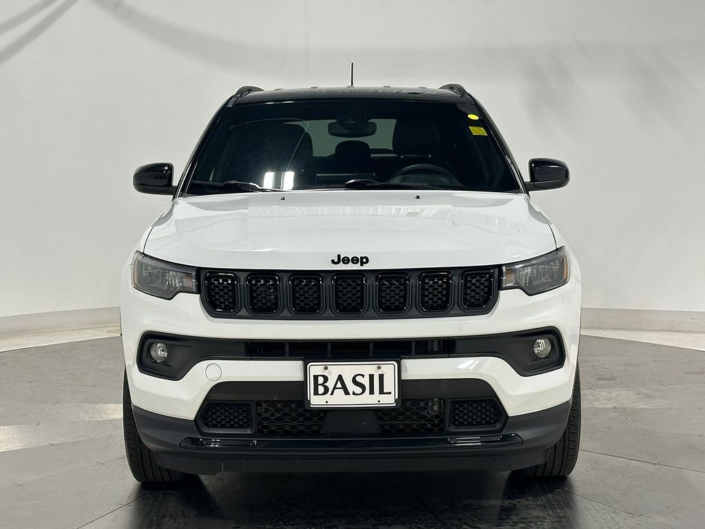 Used 2023 White Jeep Latitude image 9
