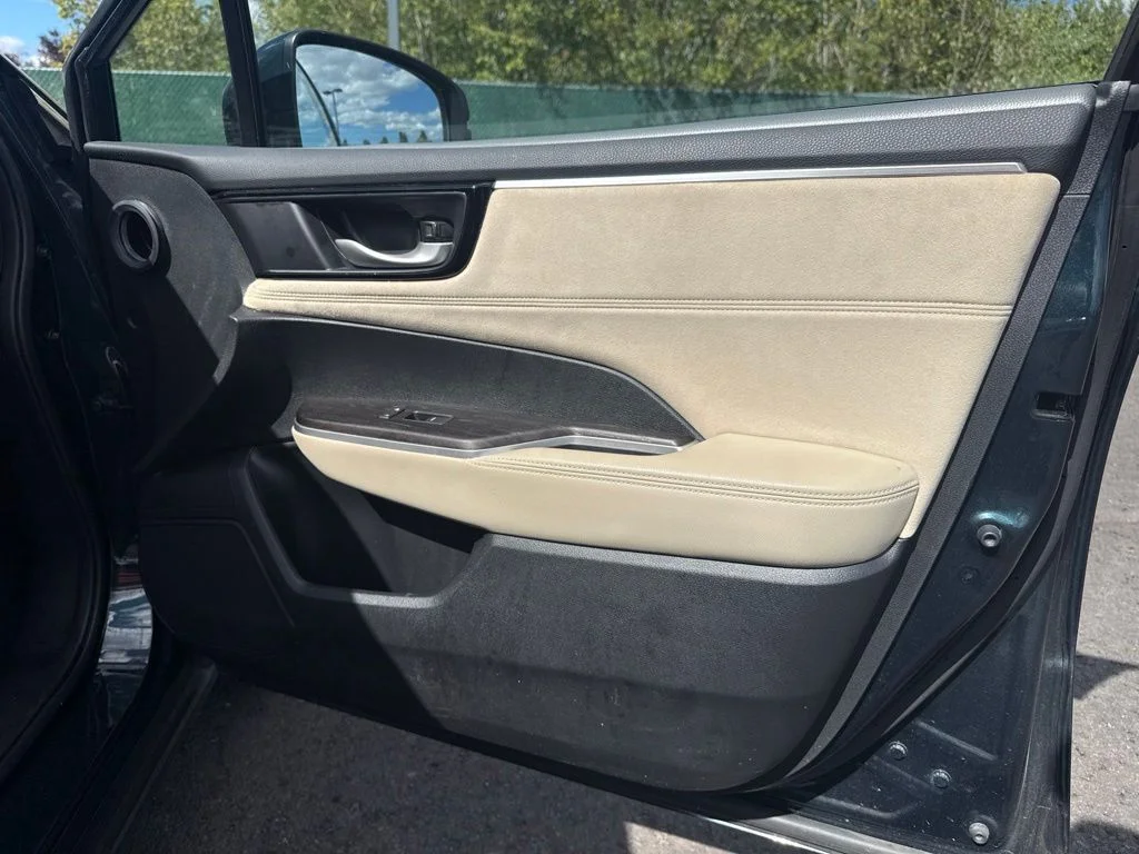 Used 2018 Moonlit Forest Pearl Honda Touring image 25