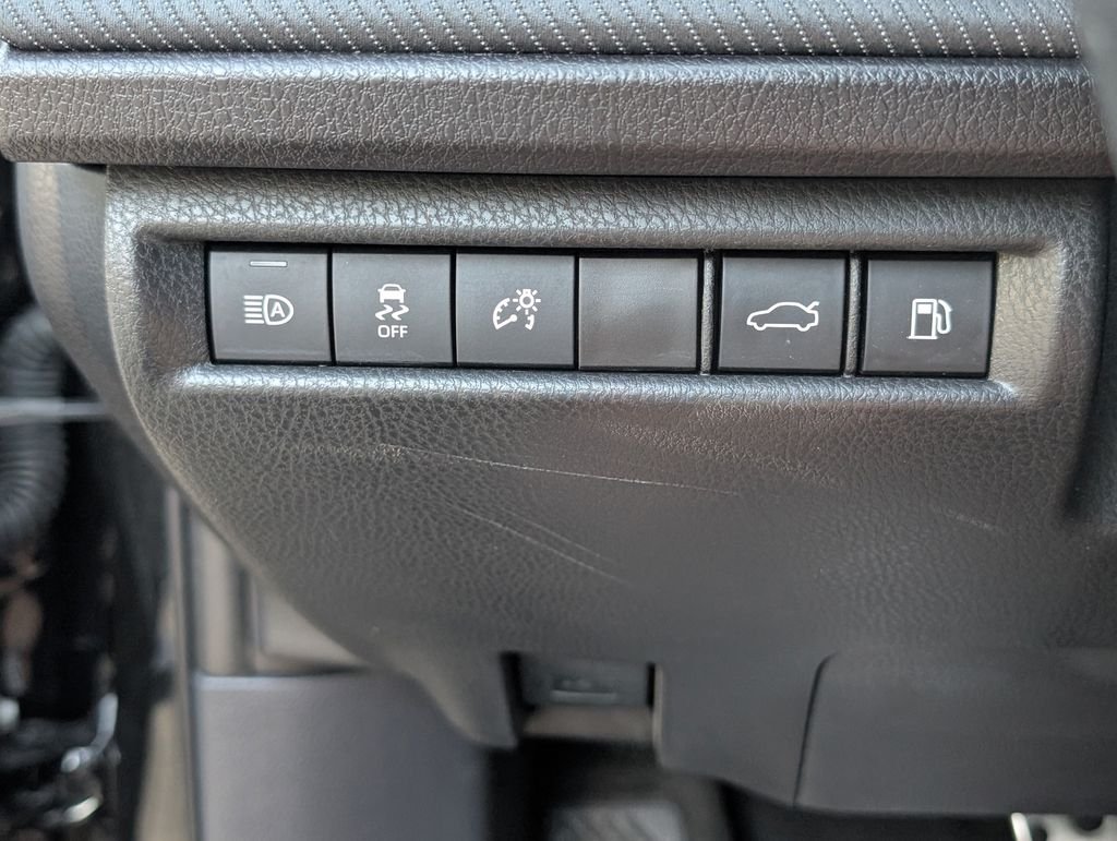Used 2025  Toyota LE image 12