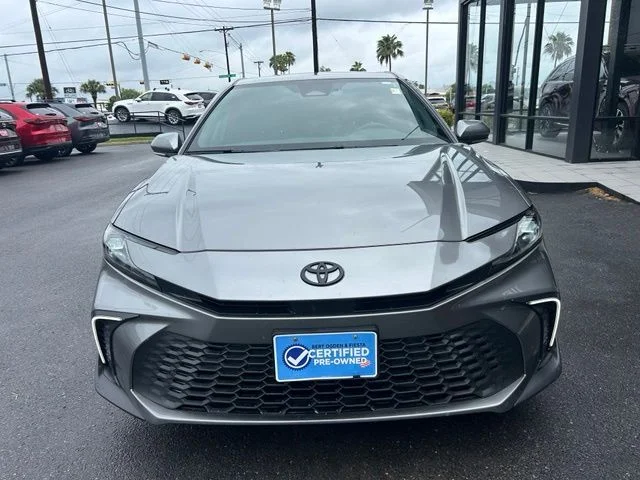 Used 2025  Toyota SE image 2