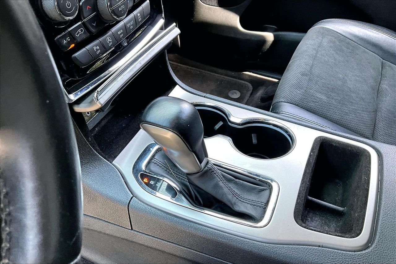 Used 2019 Silver Jeep Altitude image 15