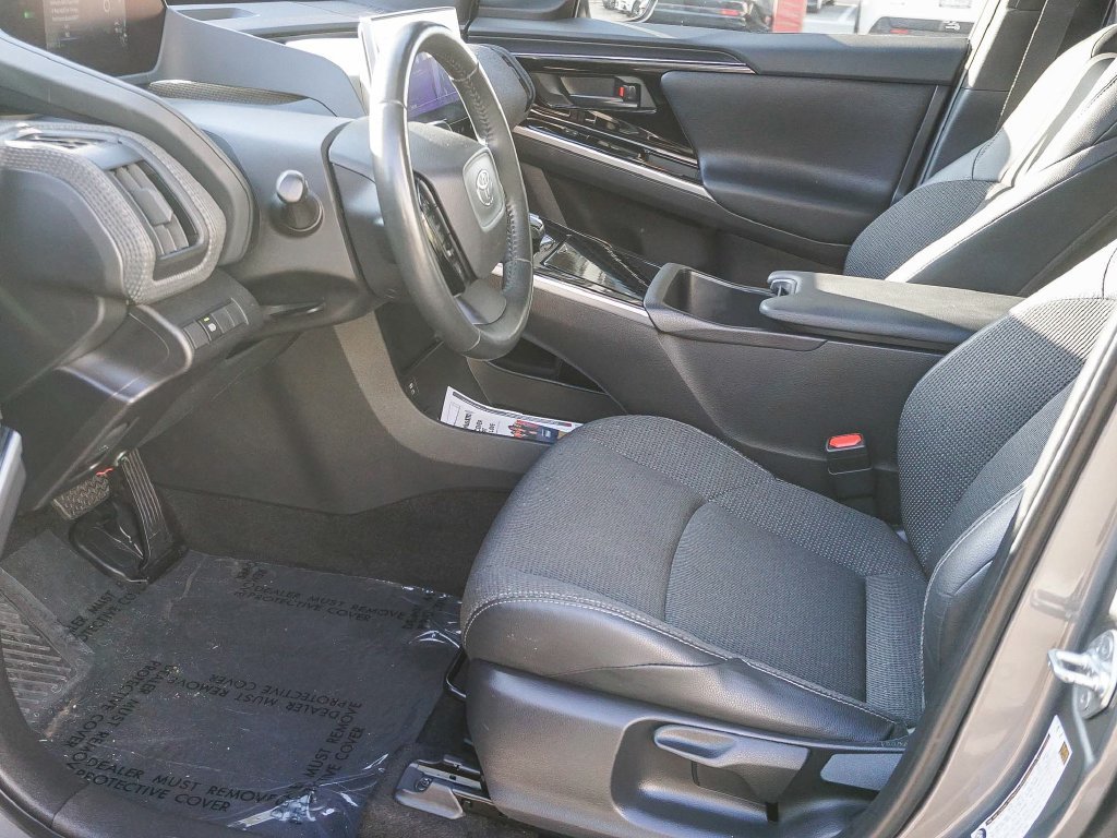 Used 2023  Toyota XLE image 17