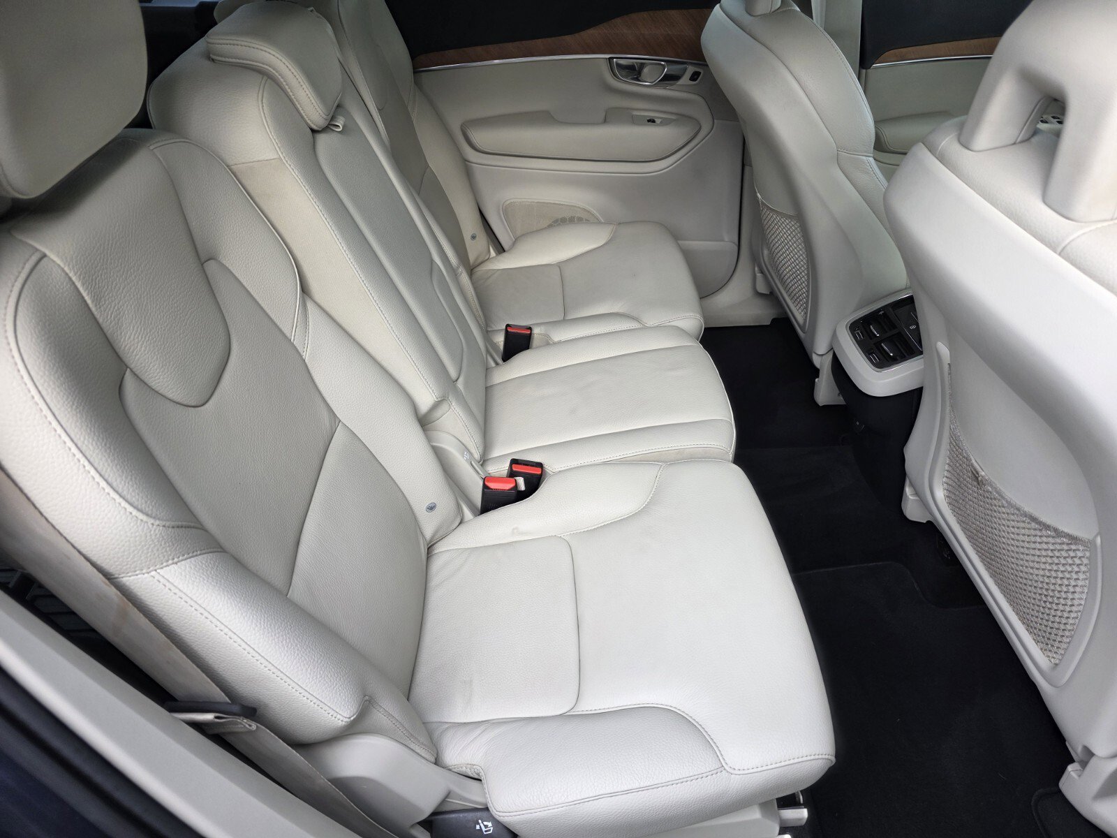 Used 2022 Denim Blue Metallic Volvo Momentum image 5