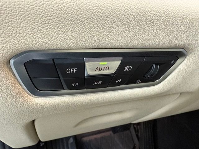 Used 2022 White BMW xDrive40i image 22