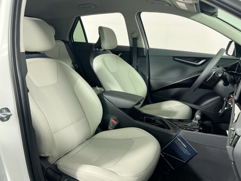 New 2026 Snow White Pearl Kia EX image 28