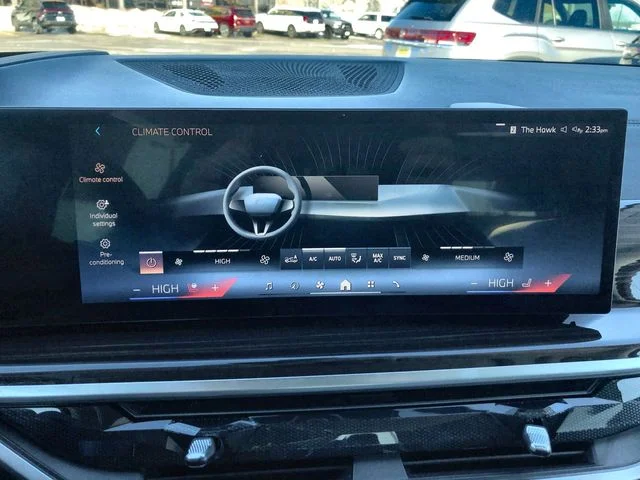 Used 2025 Gray BMW xDrive40i image 19