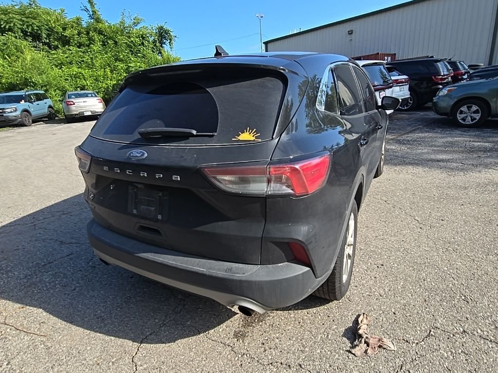 Used 2022 Black Ford SE image 7