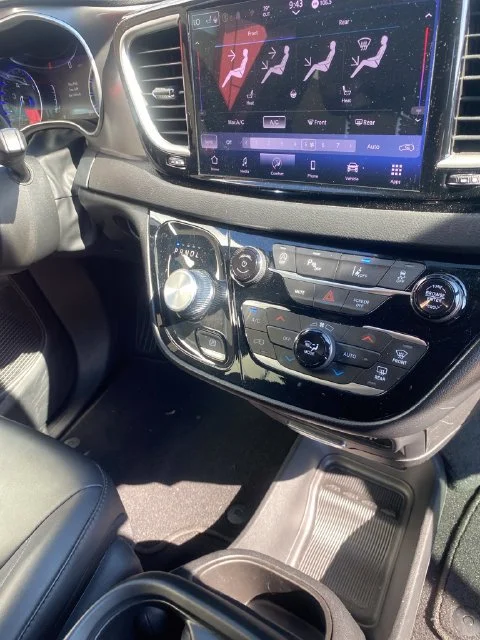 Used 2024 Silver Mist Clearcoat Chrysler Touring L image 10
