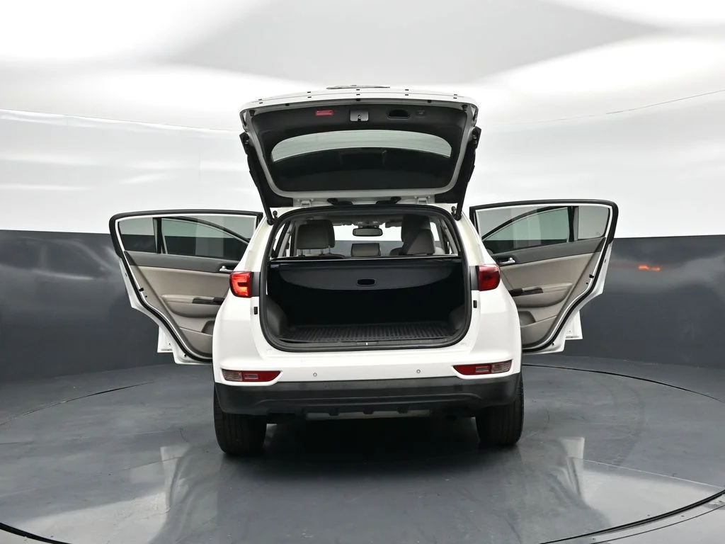 Used 2018 White Kia EX image 34