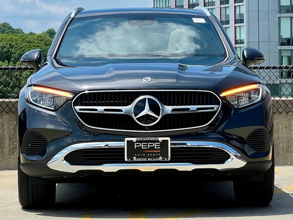 Certified Used 2026  Mercedes-Benz GLC 300 image 3