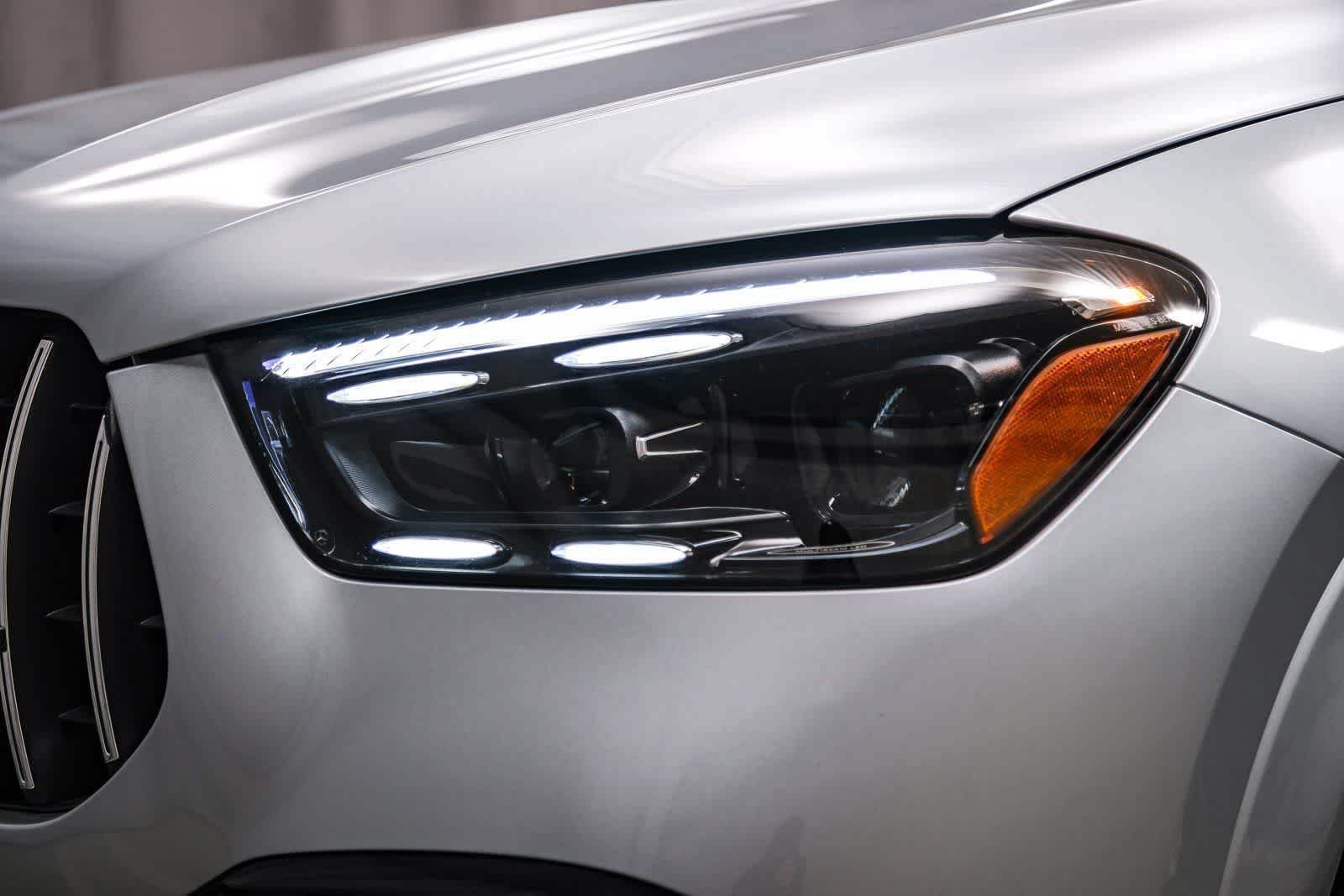 Nuevo Mercedes-Benz AMG® GLE 53 4MATIC+ SUV 2026 en color Cirrus Silver Metallic, imagen 11.