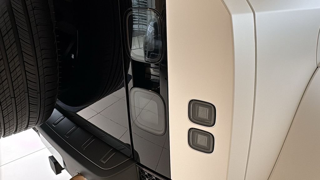 2026 Land Rover Defender OCTA - Photo 32
