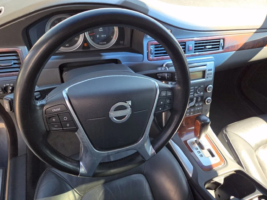 Used 2011 Caspian Blue Metallic Volvo 3.0T image 31