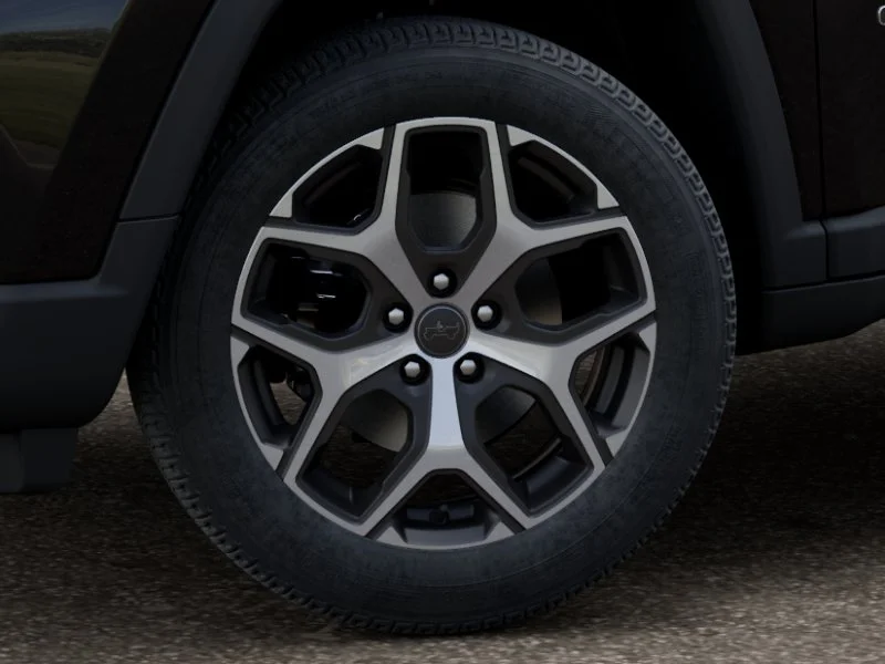 New 2026 Diamond Black Crystal Pearl-Coat Exterior Paint Jeep Limited image 4