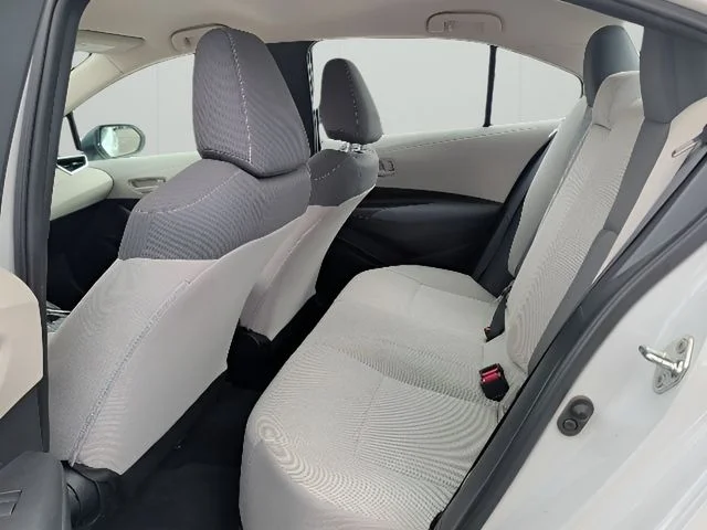 Used 2022 White Toyota LE image 27