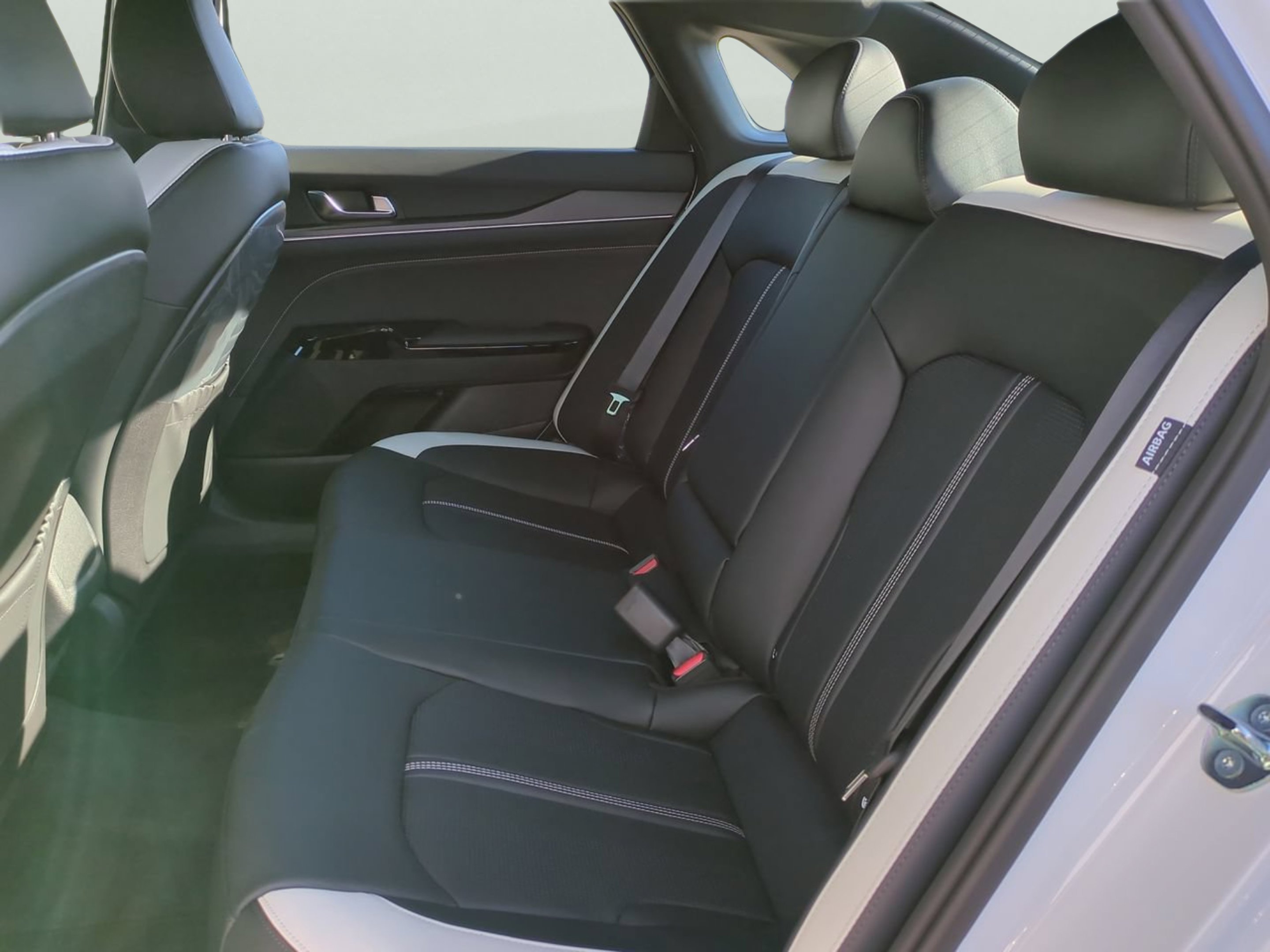 New 2026 Snow White Pearl Kia GT-Line image 15