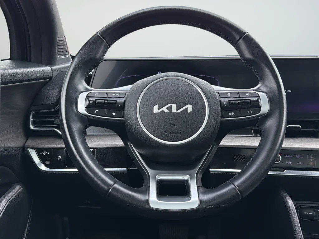 Used 2023 Black Kia X-Line image 22