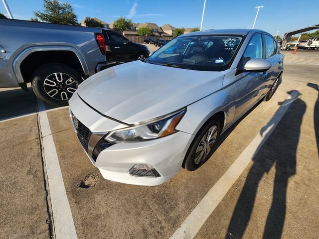 Used 2020 Silver Nissan 2.5 S image 3
