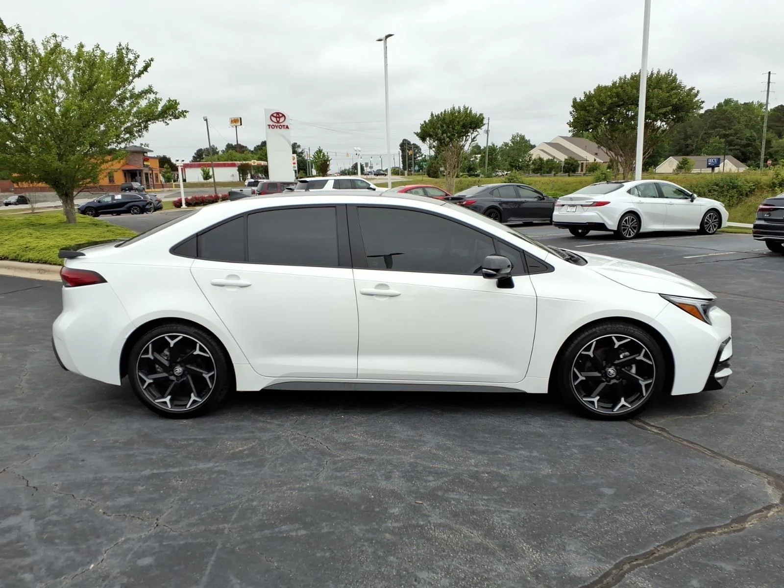 Used 2025 Ice Cap/Midnight Black Metallic Toyota FX image 9