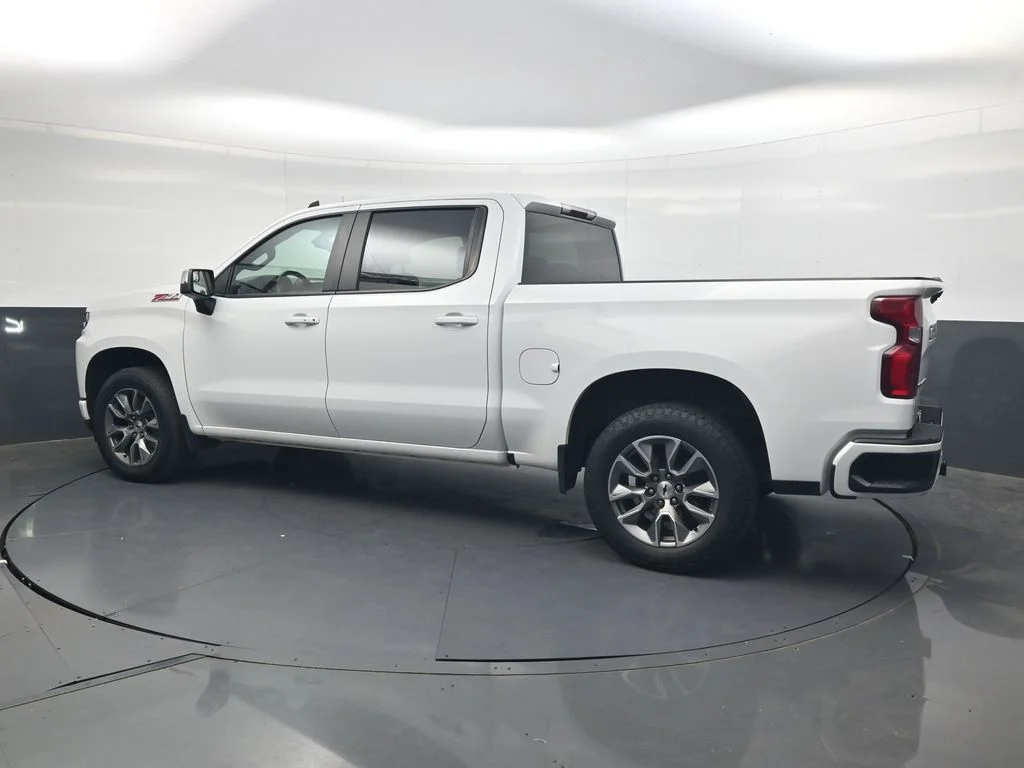 Used 2022 White Chevrolet RST image 8