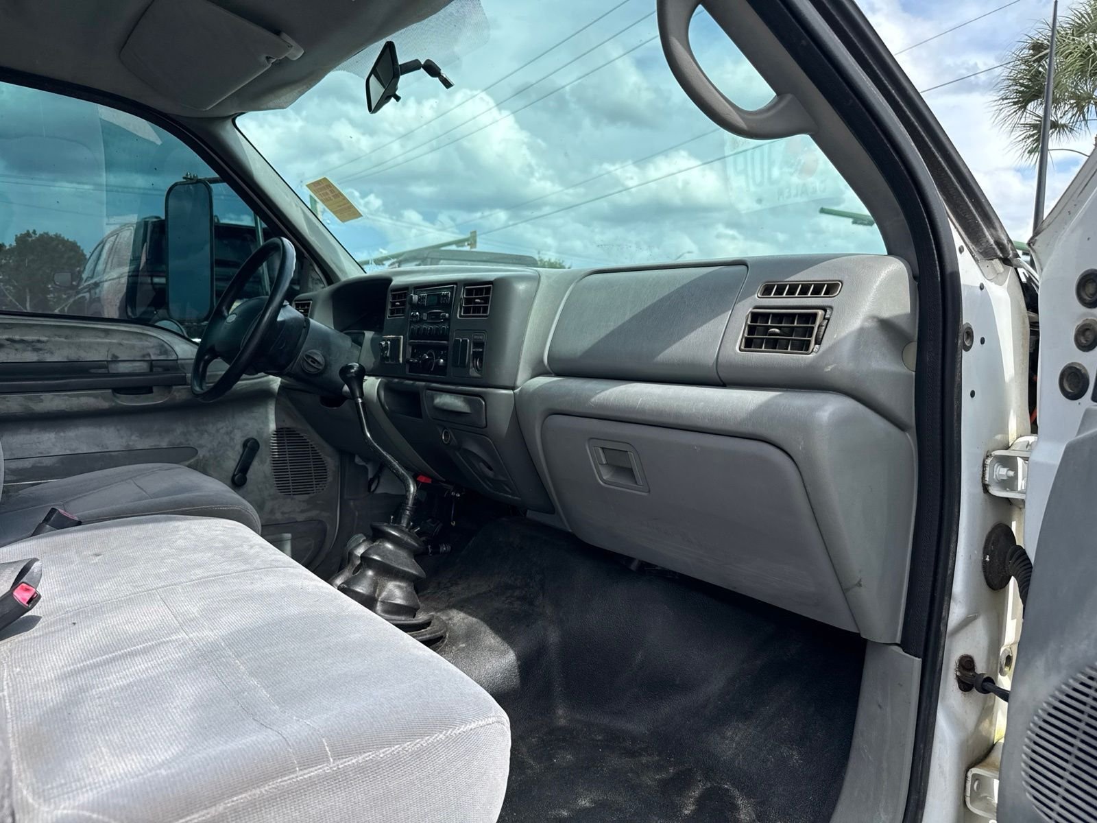 Used 2004 White Ford XLT image 27
