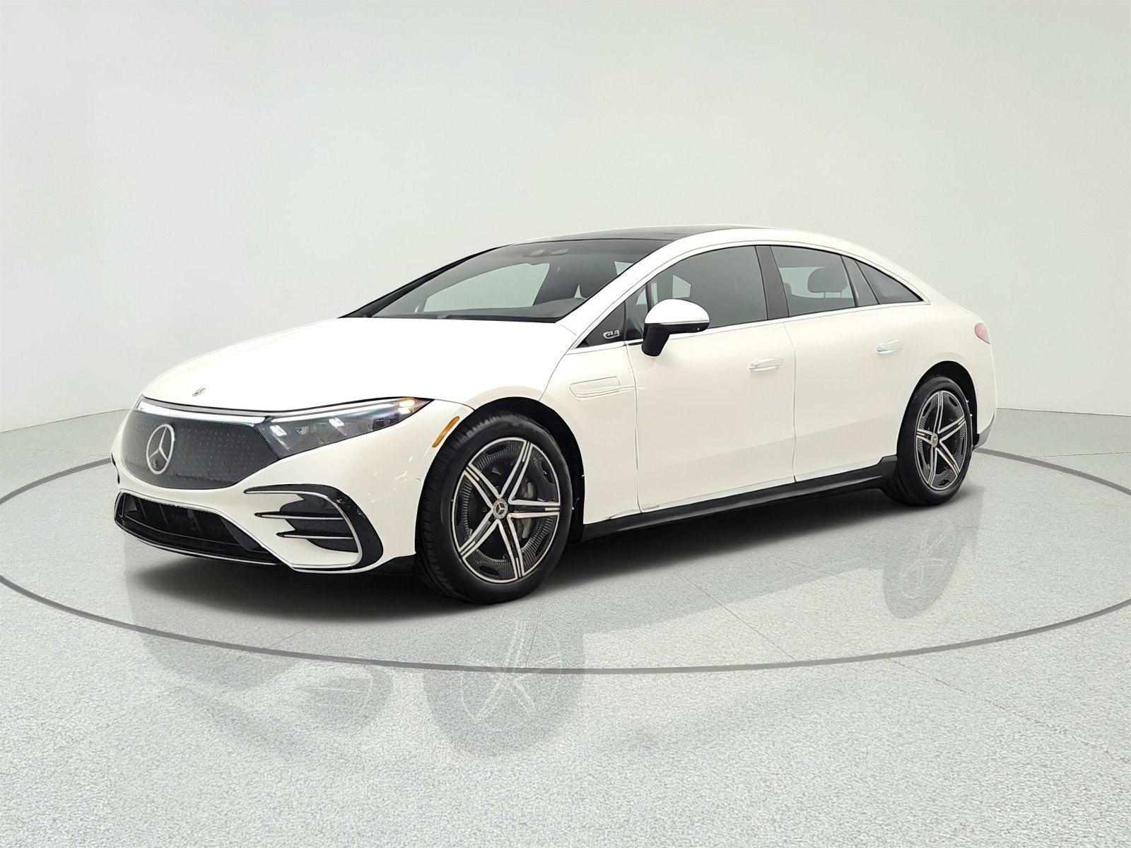 Used 2022 MANUFAKTUR Diamond White Mercedes-Benz EQS 580 4MATIC® Sedan image 1