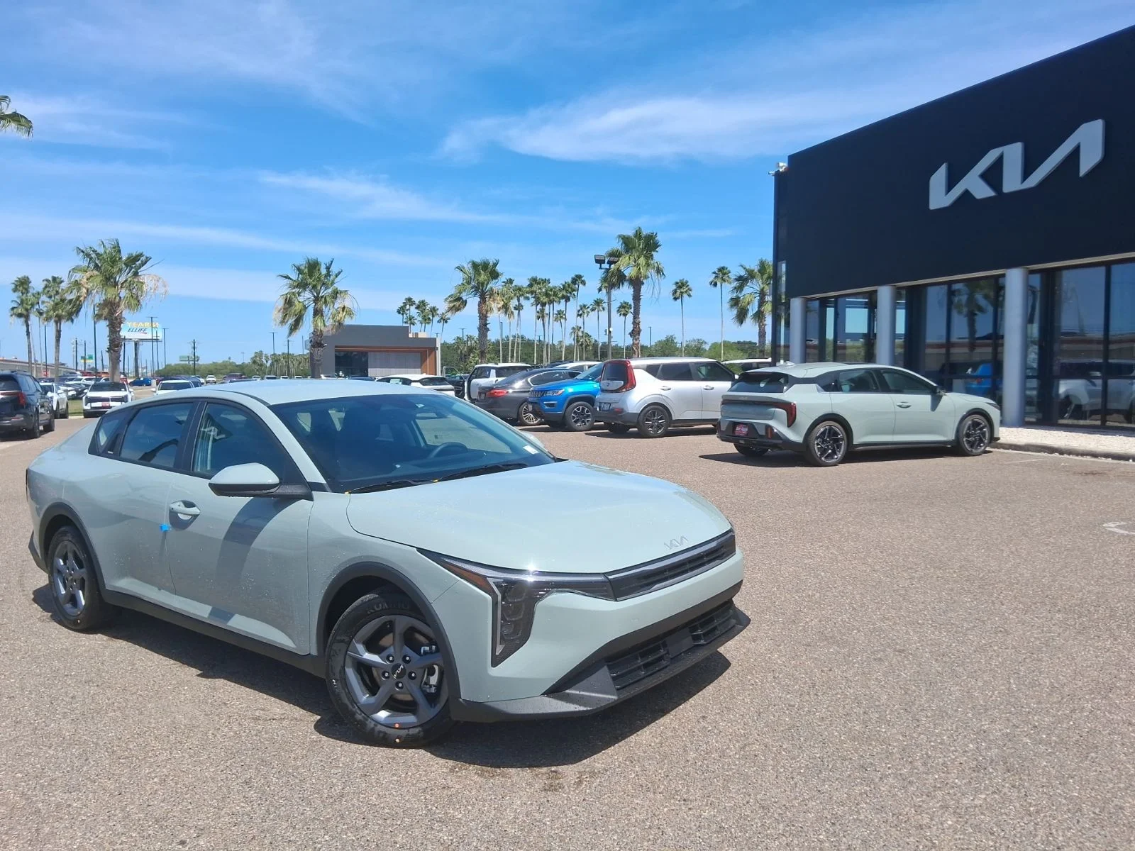 2026 Kia K4 LXS AT's photo