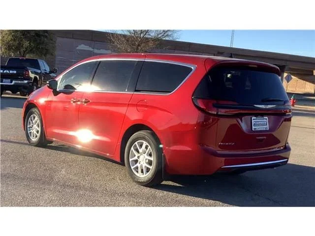 New 2026 Red Hot Pearl-Coat  Paint Chrysler SELECT image 8