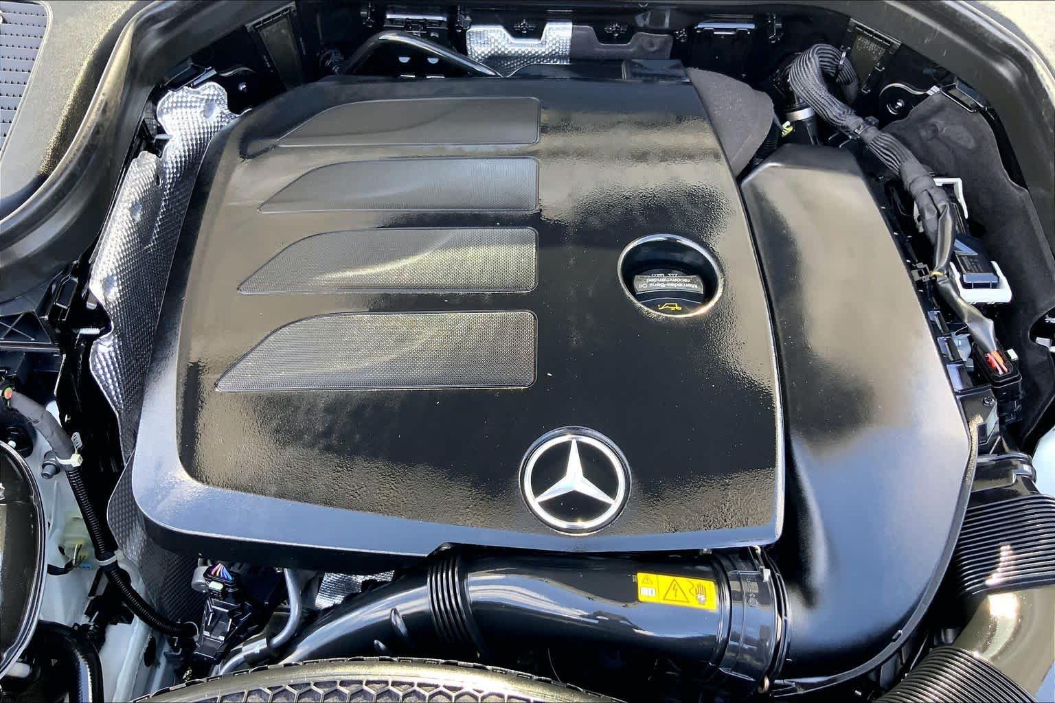 Used 2022 Polar White Mercedes-Benz GLC 300 image 32