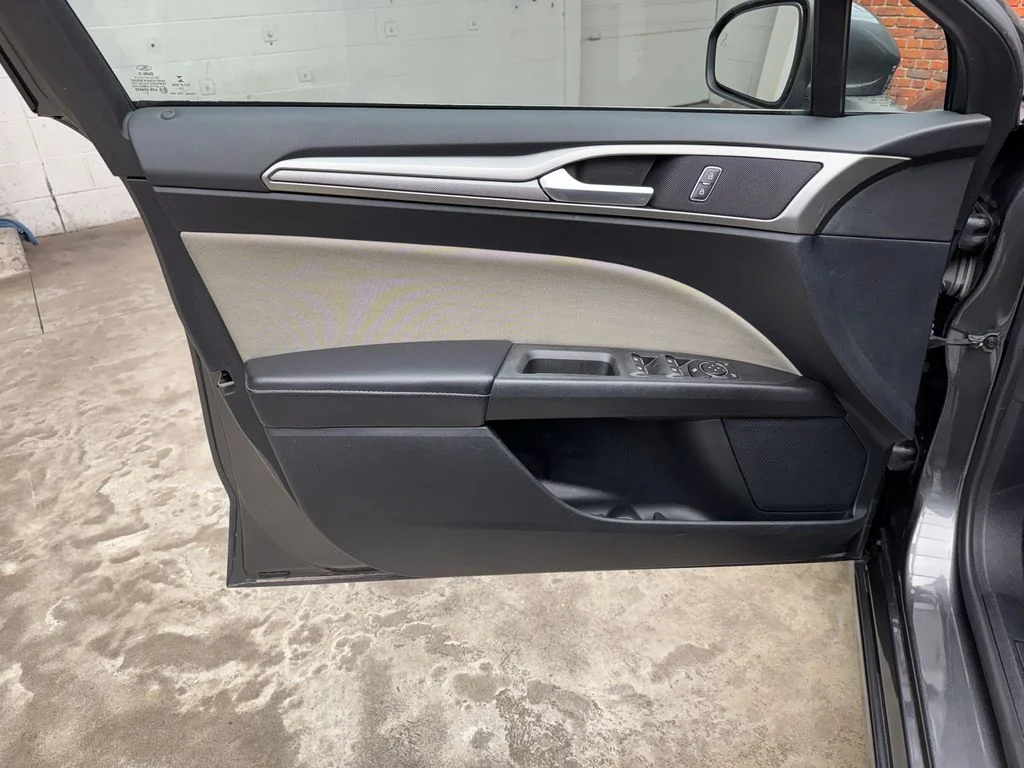 Used 2019 Magnetic Ford S image 8