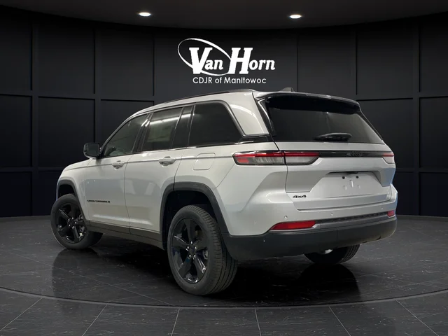 New 2026 Silver Zynith Exterior Paint Jeep Limited image 5