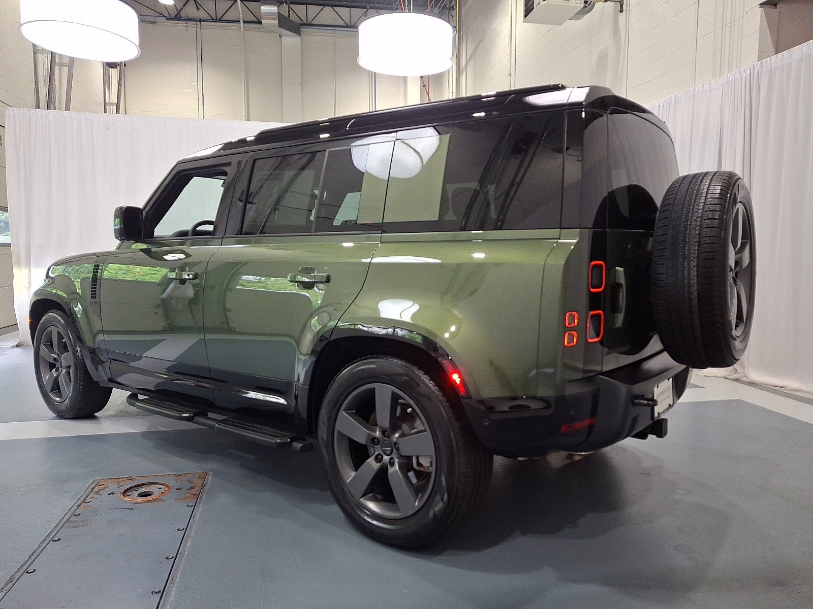 Certified Used 2026 Woolstone Green Metallic Land Rover X-Dynamic SE image 6