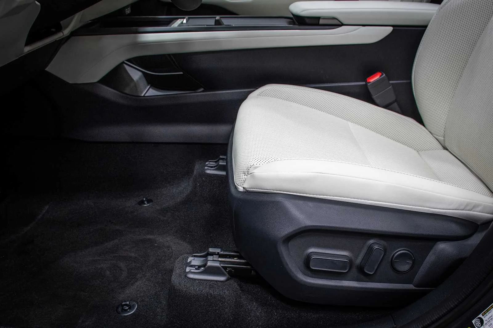 Certified Used 2026 SONIC CHROME Lexus Premium image 12