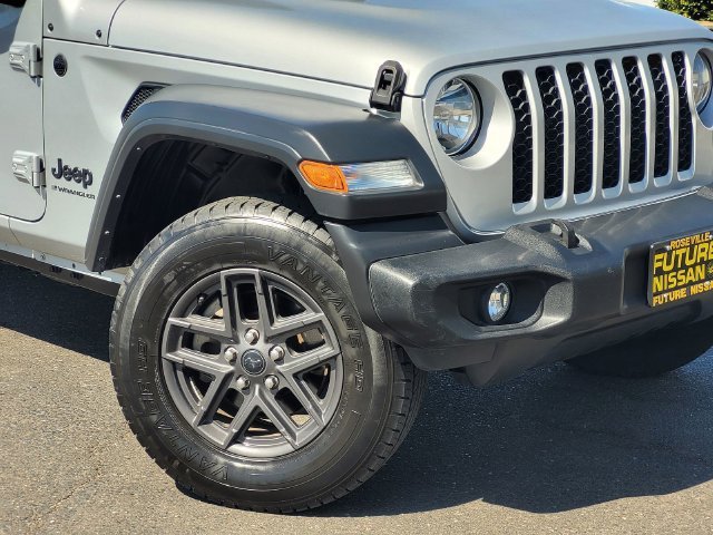 Used 2024 Silver Jeep Sport S image 9