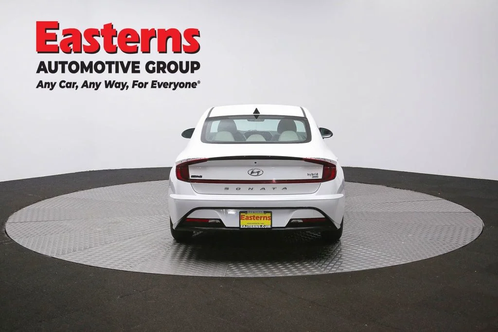 Used 2021 White Hyundai Blue image 32