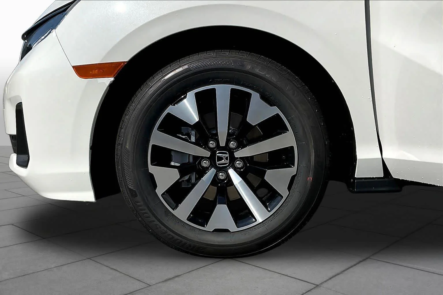 New 2026 Platinum White Pearl Honda EX-L image 11
