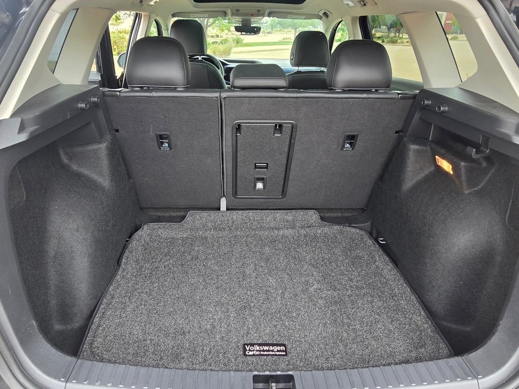 Used 2023 Deep Black Pearl Volkswagen SE image 29