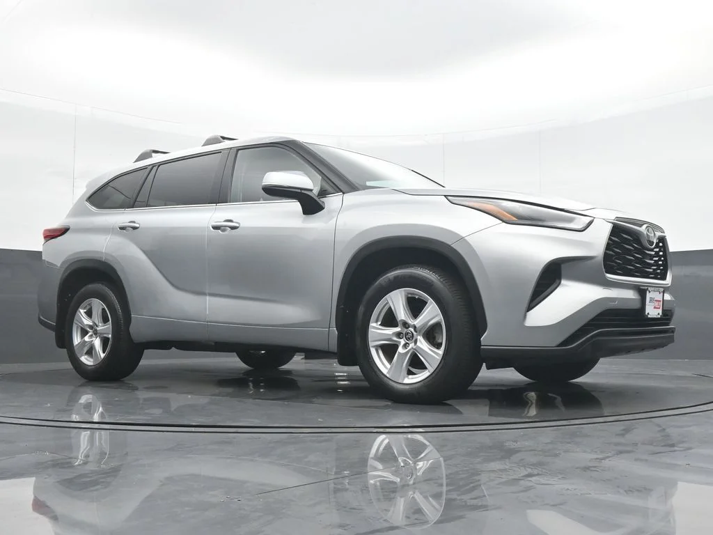 Used 2022 Silver Toyota L image 34