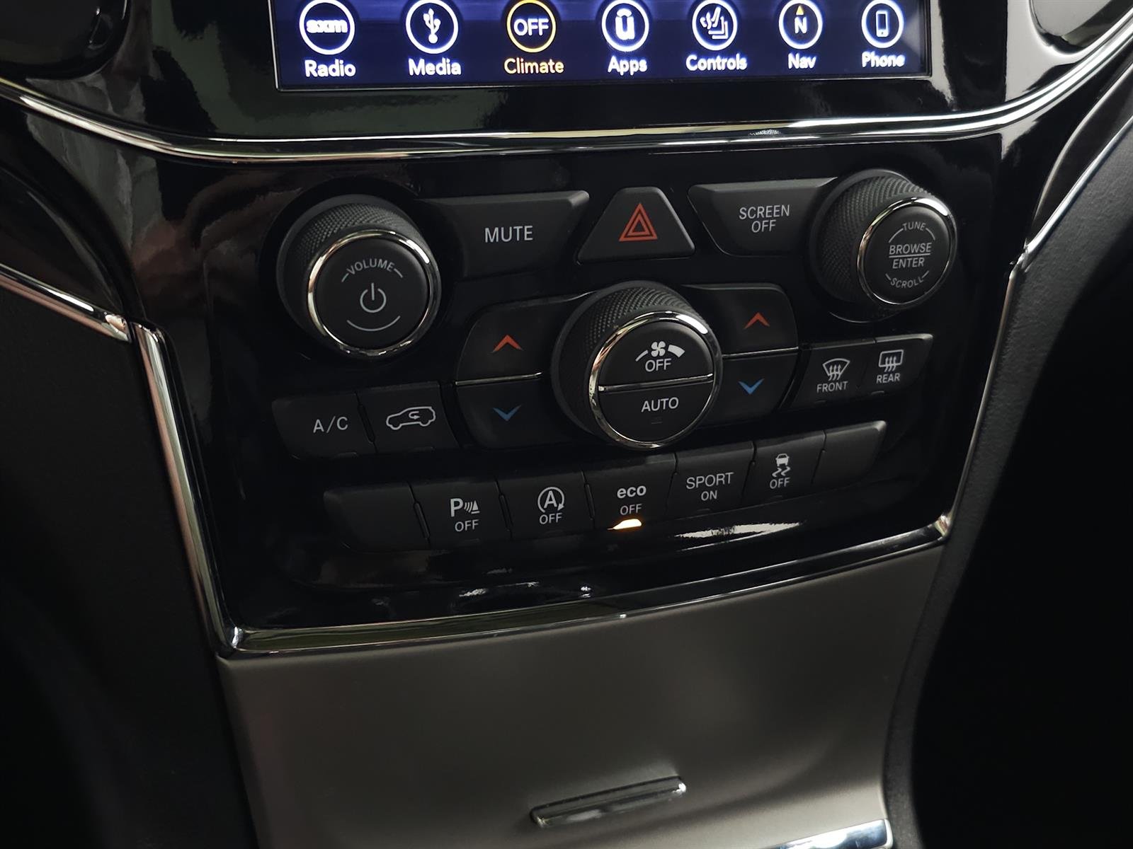 Used 2019 White Jeep Overland image 31