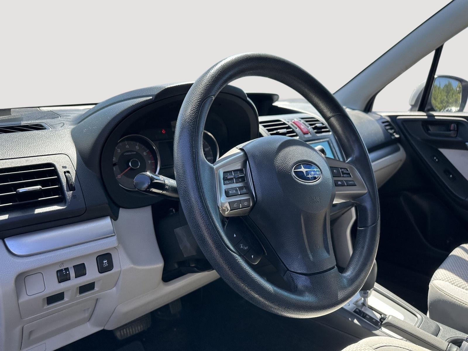 Used 2015 Satin White Pearl Subaru 2.5i Premium image 11