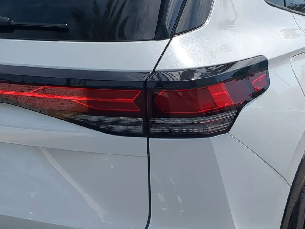 New 2026 White/off-white Volkswagen 2.0T SE R-Line Black image 8