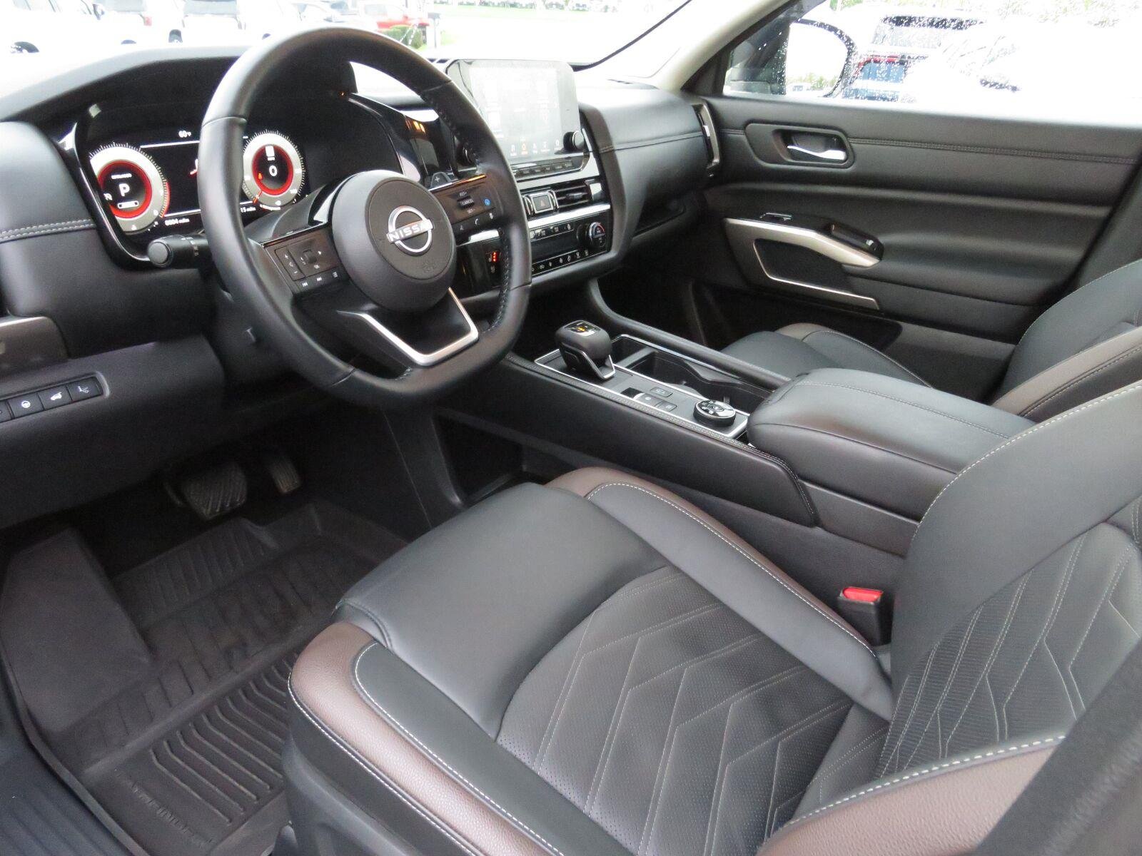 Used 2025 Solid Gray/Super Black Nissan Platinum image 26