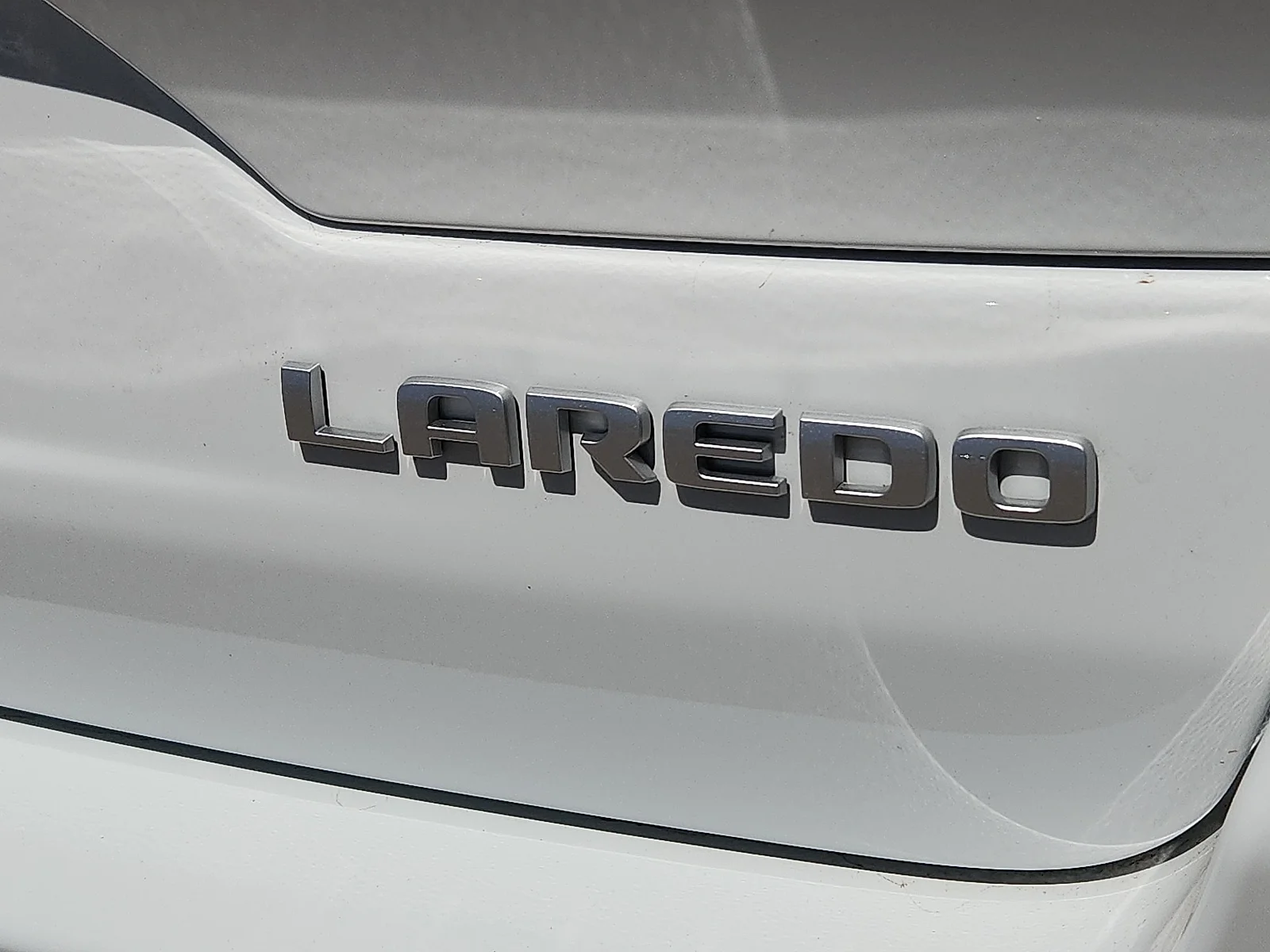 New 2026 Bright White Clear-Coat  Paint Jeep LAREDO X 4X4 image 9