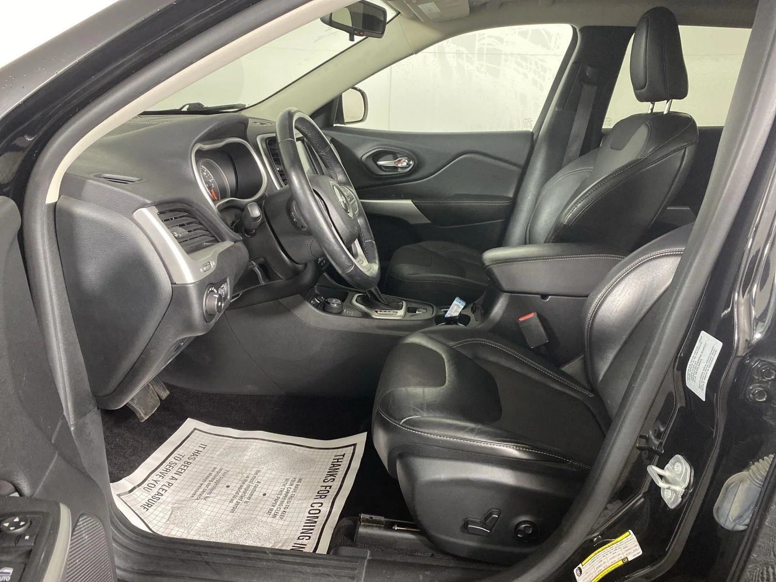 Used 2018 Diamond Black Crystal Pearlcoat Jeep Latitude Plus image 10