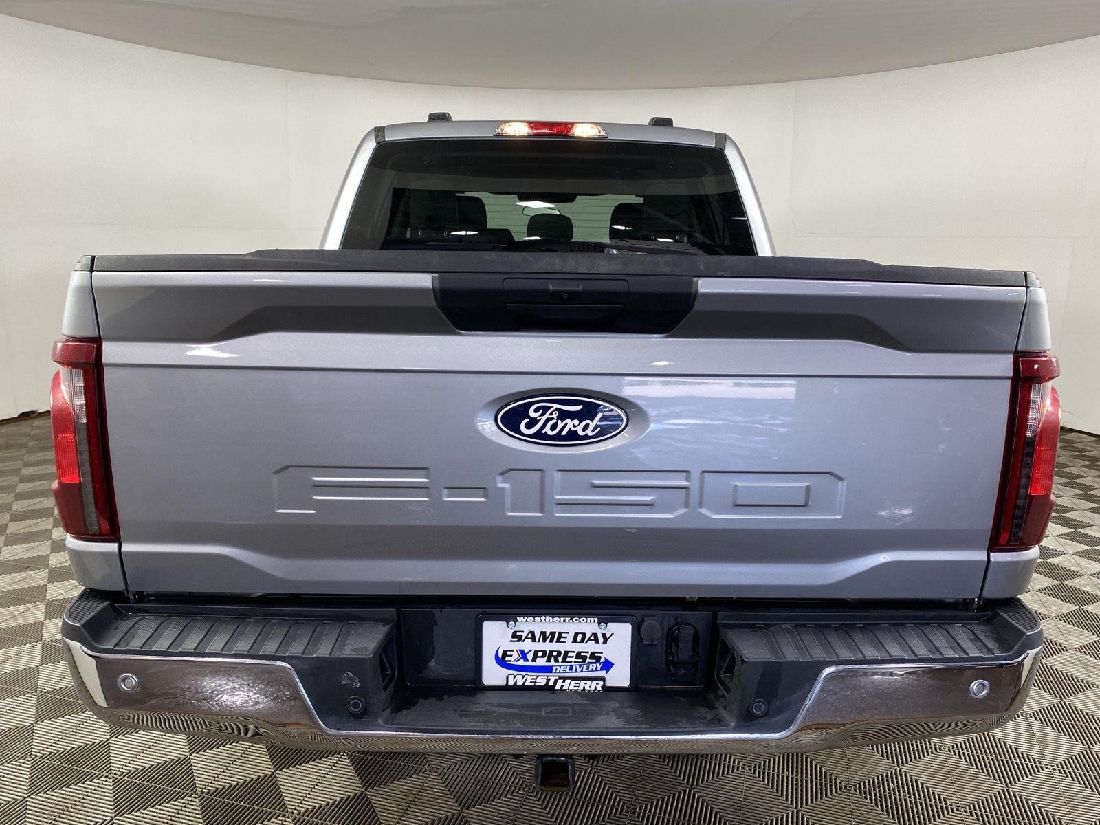 Used 2025 Iconic Silver Ford XLT image 6