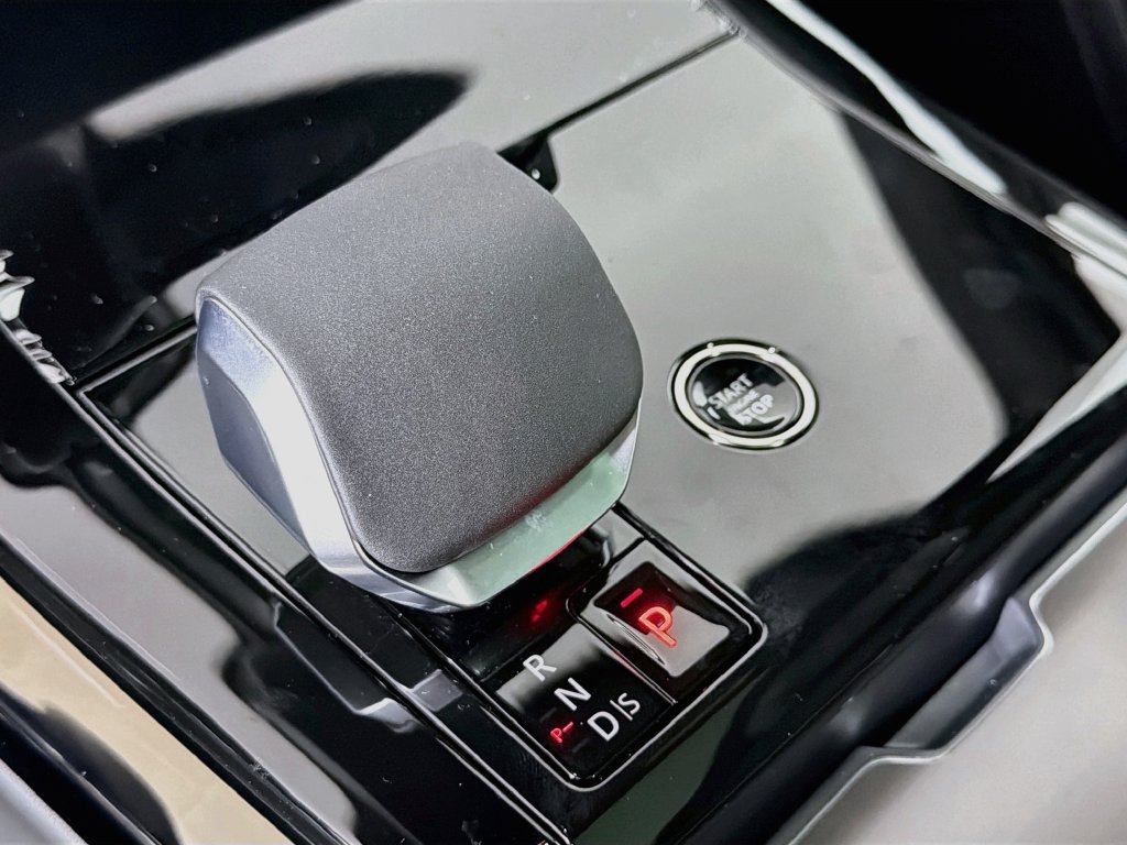 New 2027 Borasco Grey Land Rover  SE P360 image 17