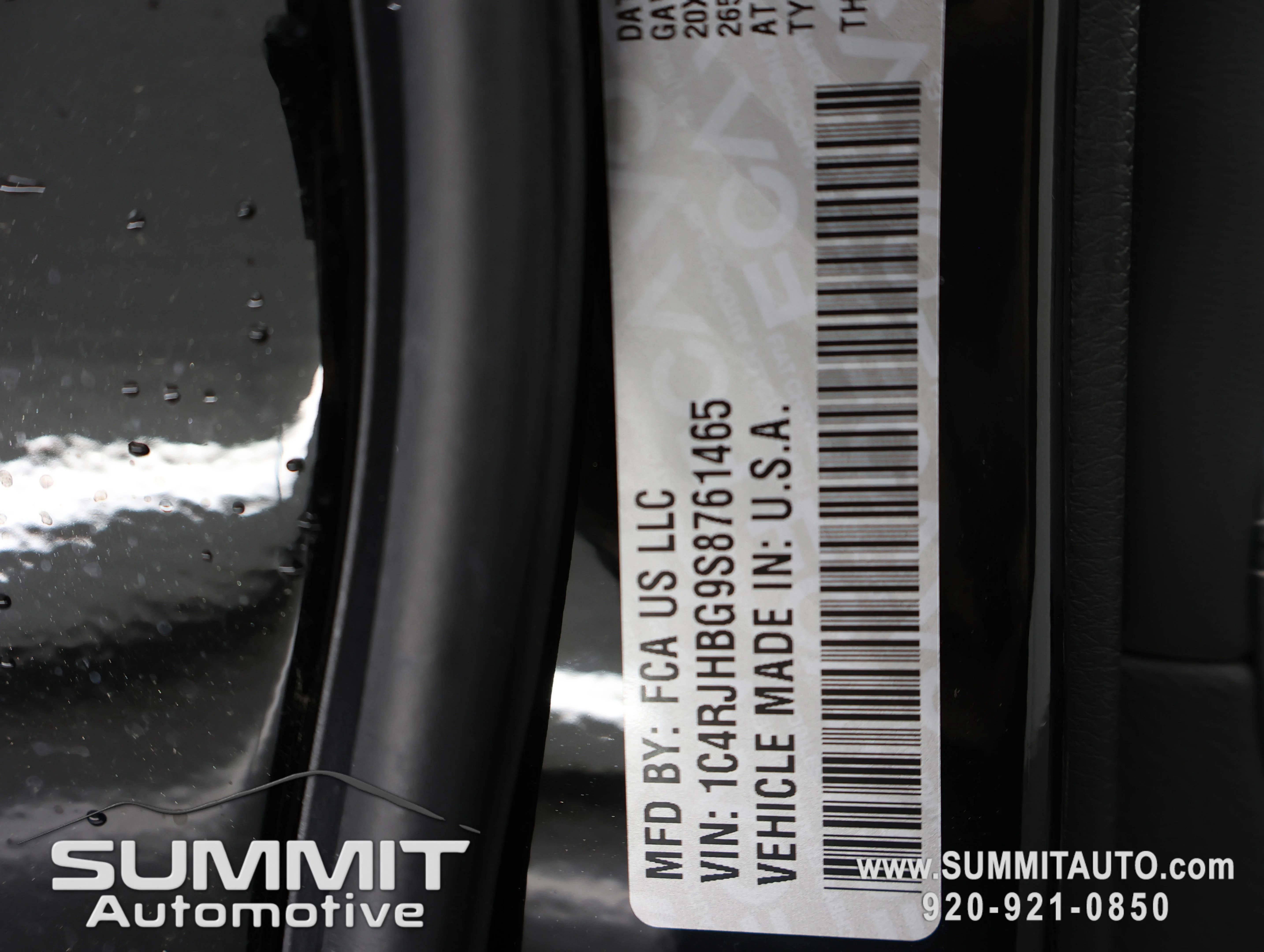 New 2025 Diamond Black Crystal Pearl-Coat Exterior Paint Jeep Limited image 75