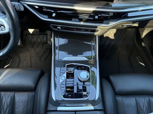 Used 2024 White BMW M60i image 23
